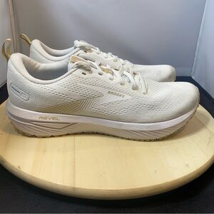 Brooks Womens Revel 6 1203861B122 White Tan Athletic Running Shoes Size 10